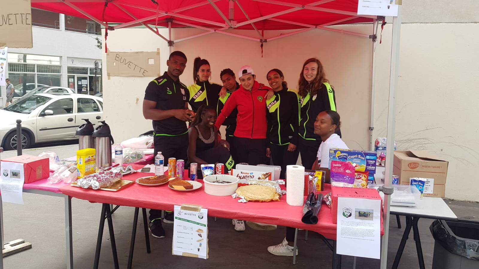 vide-grenier-2018-l-equipe-feminine-de-foot-part-en-tournoi